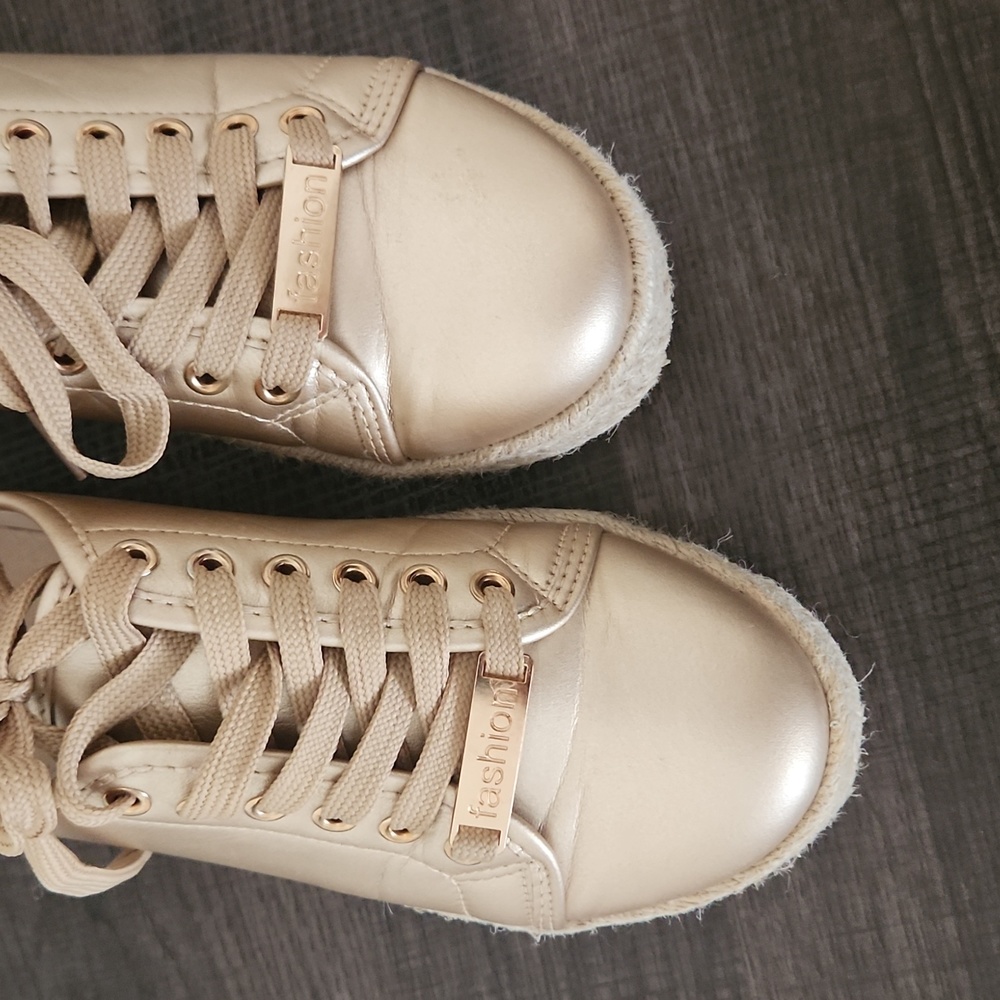 Shoes - Picture 5 of 5